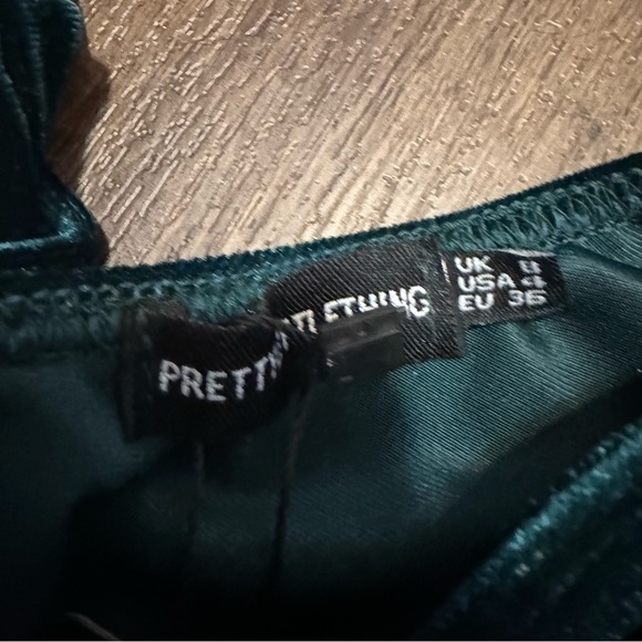 NWT Prettylittlething Tops Forest Green Velvet Long  Sleeve Bodysuit Size 4 - Picture 4 of 5